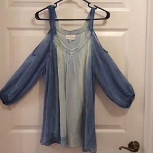 Ladies peekaboo shoulder blouse size medium